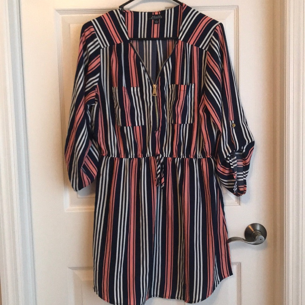 Cute striped zip dress 👗